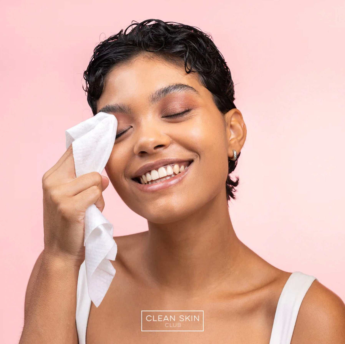 Large dual-sided Clean Wipes with chamomile and antioxidants for gentle, thorough face cleansing and exfoliation