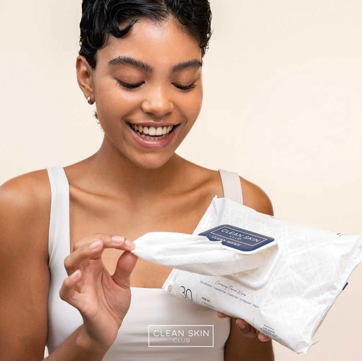 Close-up of Clean Wipes packaging highlighting thick, dual-sided cleansing face wipes with chamomile and antioxidants for gentle skin care