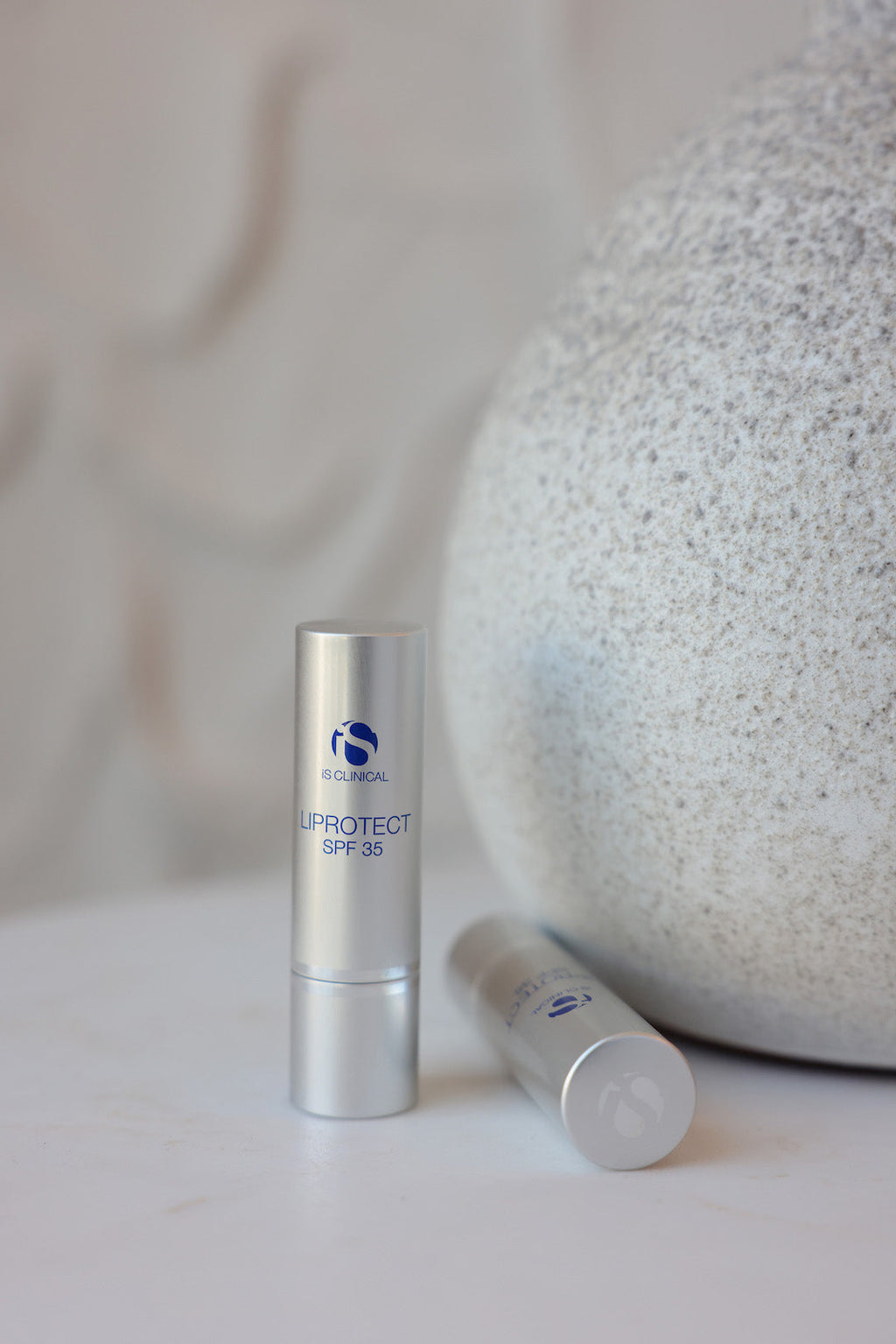 IS CLINICAL LIP PROTECT SPF 35