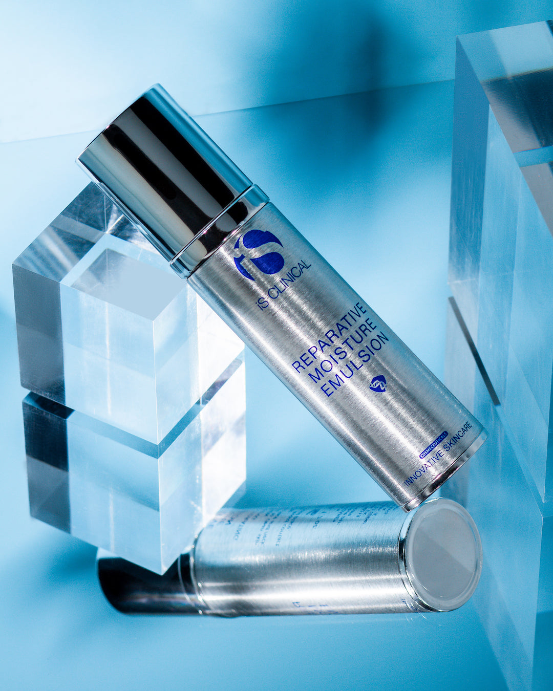 iS CLINICAL Reparative Moisture Emulsion