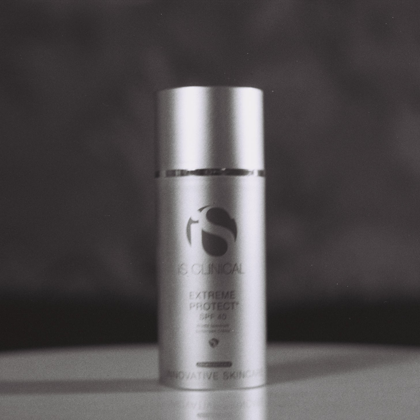 iS Clinical Extreme Protect SPF 40-Sunscreen-iS Clinical-Leigh Kelley Skin Studio Best Facialist Hudson Valley Kingston New York