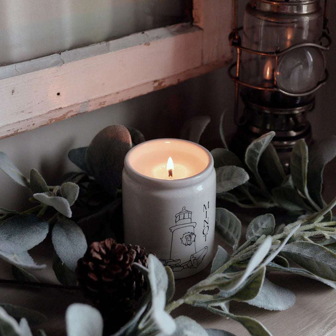 Yuletide Cheer Candle soy wax with saffron, cinnamon, balsam fir, gold lid, 40+ hour burn time, eco-friendly vegan gift